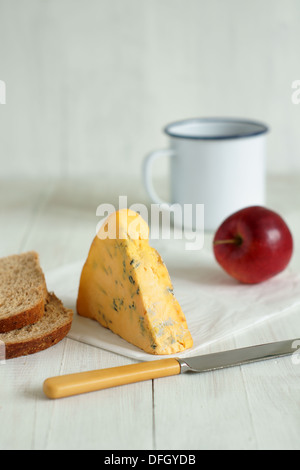 Shropshire blu con pane integrale apple e stagno tazza da tè Foto Stock