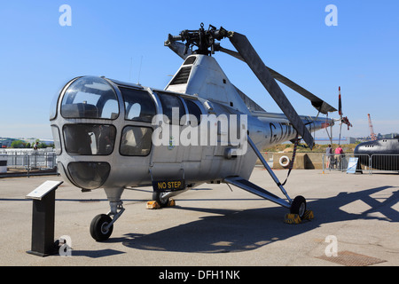 1952 Westland Dragonfly WG751 elicottero a Maritime Heritage Museum di Historic Dockyard a Chatham, Kent, Inghilterra, Regno Unito, Gran Bretagna Foto Stock