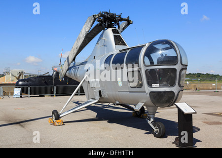 1952 Westland Dragonfly WG751 elicottero a Maritime Heritage Museum di Historic Dockyard a Chatham, Kent, Inghilterra, Regno Unito, Gran Bretagna Foto Stock