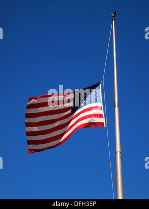 Bandiera americana a metà del montante. Foto Stock