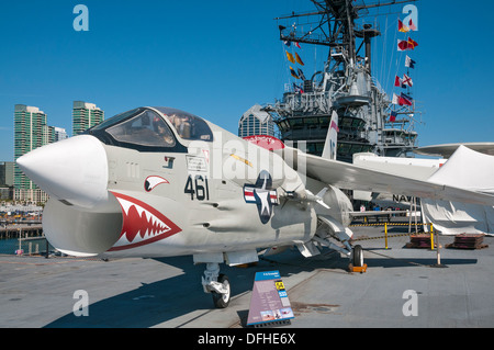 California, San Diego, USS Midway Museum, F-8 Crusader aeromobile Foto Stock