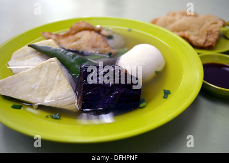 Yong Tau foo, niang dou fu, yong tofu Foto Stock