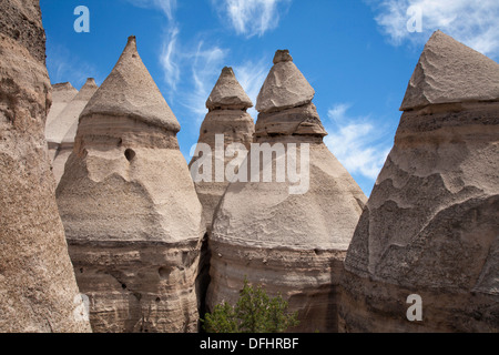 Insolite formazioni di roccia lungo la fessura Canyon Trail in tenda Kasha-Katuwe Rocks National Monument, Nuovo Messico. Foto Stock