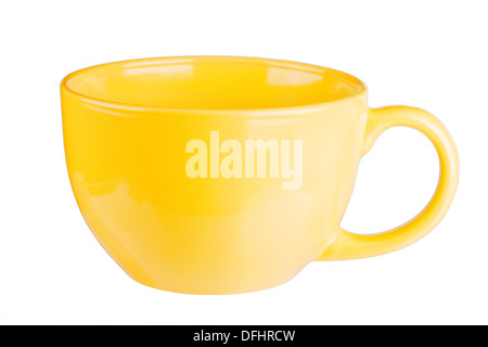 Giallo tazza vuota vuota per un caffè o un tè isolati su sfondo bianco Foto Stock