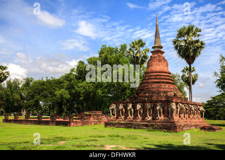 Tempio in rovina in sukhothai historical park, sukhothai, Thailandia Foto Stock