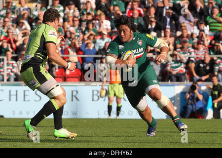 Leicester, Regno Unito. 05 ott 2013. Logovi io Mulipola sulla carica durante la fase di Aviva Premiership gioco tra Leicester Tigers e Northampton santi da Welford Road. Credito: Azione Sport Plus/Alamy Live News Foto Stock