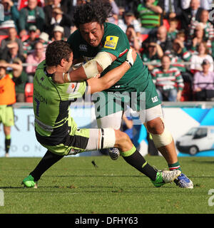 Leicester, Regno Unito. 05 ott 2013. Logovi io Mulipola sulla carica durante la fase di Aviva Premiership gioco tra Leicester Tigers e Northampton santi da Welford Road. Credito: Azione Sport Plus/Alamy Live News Foto Stock