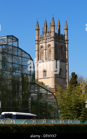 Oxford Giardini Botanici di serre e di Magdalen College in background, Università di Oxford, Oxford, Oxfordshire, Regno Unito Foto Stock