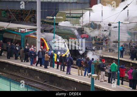 Locomotiva a vapore "Unione del Sud Africa' 60009 in Carlisle stazione ferroviaria con una carta speciale treno Carlisle Cumbria Inghilterra England Foto Stock