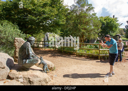 Durrell Wildlife Conservation Trust statua in bronzo di Gerald Durrell Foto Stock