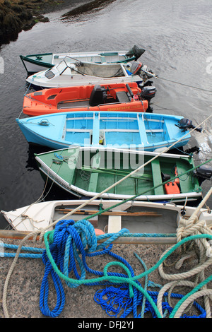 Barche da pesca in Bunbeg (Bun Beag) Harbour, County Donegal, Irlanda. Foto Stock