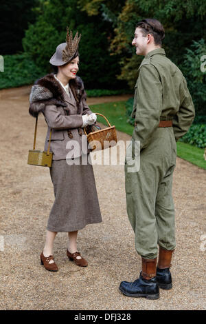 Re-enactors creano l'atmosfera degli anni quaranta di guerra la Gran Bretagna a Hughenden Manor Foto Stock