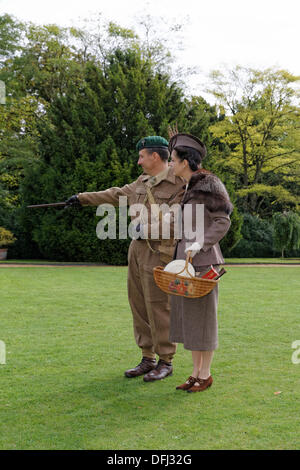 Re-enactors creano l'atmosfera degli anni quaranta di guerra la Gran Bretagna a Hughenden Manor Foto Stock