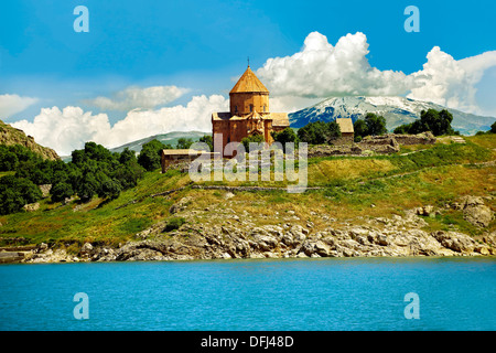 Il decimo secolo degli Armeni ortodossi Cattedrale di Santa Croce, Akdamar Island, il lago di Van Foto Stock