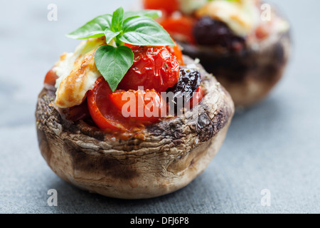 I FUNGHI RIPIENI Foto Stock