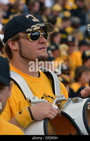 Iowa City, Iowa, USA. 5 Ottobre, 2013. Ottobre 05, 2013: un'Iowa ventola come visto nel corso di una grande conferenza di dieci partita di calcio tra la Michigan State Spartans e l'Iowa Hawkeyes giocato in Kinnick Stadium a Iowa City, IA. Stato del Michigan ha vinto 26-14. Credito: csm/Alamy Live News Foto Stock