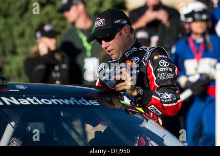 Kansas City, KS, Stati Uniti d'America. 5 Ottobre, 2013. Kansas City, KS - Oct 05, 2013: Matt Kenseth (18) vince il Kansas Lottery 300 in Kansas Speedway in Kansas City, KS. Credito: csm/Alamy Live News Foto Stock