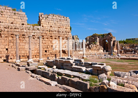 Romano bagni meridionale di Perge (Perge) sito archeologico, Turchia Foto Stock