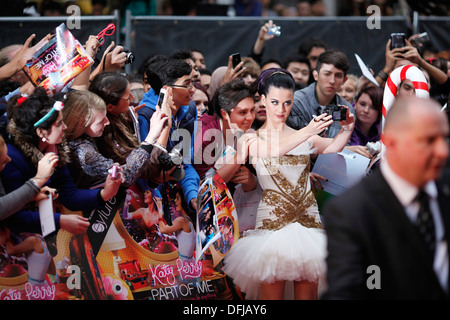 Noi cantante Katy Perry assiste il Regno Unito premiere del film documentario "Katy Perry: Parte Di Me' a Leicester Square a Londra, BRI Foto Stock