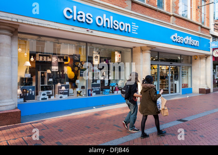 Il ramo dell'hardware svedese catena di negozi, Clas Ohlson in Reading, Berkshire, Inghilterra, GB, UK. Foto Stock