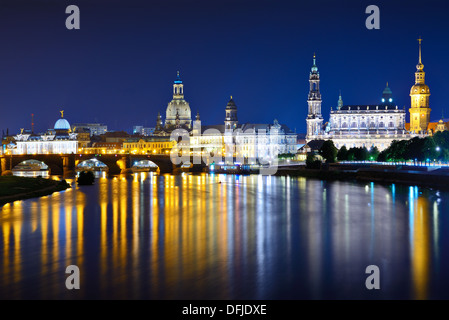 Dresden, Germania cityscape oltre il Fiume Elba. Foto Stock