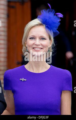 La Principessa olandese Maria-Carolina de Bourbon de Parme assiste le nozze del principe Jaime de Bourbon de Parma con Viktória Cservenyák nella chiesa Onze Lieve Vrouwe dieci Hemelopneming di Apeldoorn, 5 ottobre 2013. Foto:RPE/ Albert Philip van der Werf Foto Stock