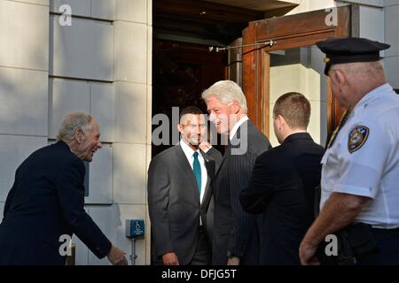 New Haven, Connecticut, Stati Uniti d'America. 5 Ottobre, 2013. Bill Clinton Uniti Hillary Rodham Clinton presso la Yale Law School di sabato. La sig.ra Clinton ha accettato un premio alla sua alma mater, dove si è laureata 40 anni fa. Ottobre 5, 2013 Credit: Visual&scritto SL/Alamy Live News Foto Stock