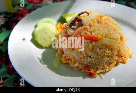 Il gusto della Thailandia - Khao Phad Talay (riso fritto con frutti di mare) Foto Stock