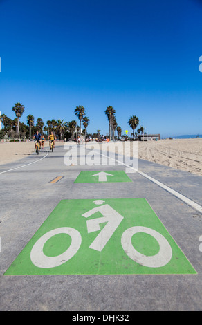 La spiaggia di Santa Monica - Los Angeles. Un percorso in bicicletta per le persone attive Foto Stock