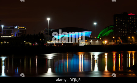 Il SECC con la SSE Idro Arena e Clyde Auditorium illuminato, Glasgow. Foto Stock