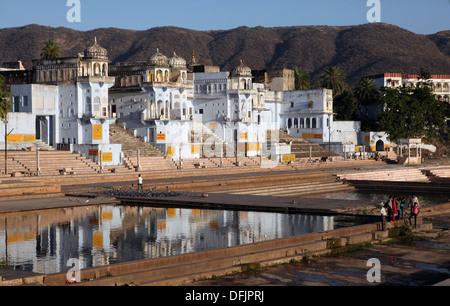 Vista sul ghats verso la città santa di Pushkar,Rajasthan, India, Asia Foto Stock