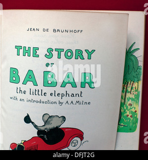 Vintage Babar il piccolo elefante libri per bambini da anni cinquanta, Londra Foto Stock