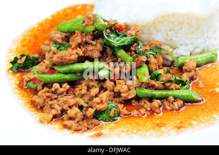 Il gusto della Thailandia - saltate in padella la carne di maiale tritata con basilico dolce (Pad Kraprow ) Foto Stock