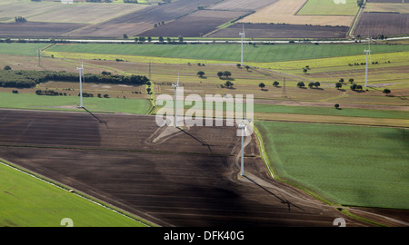 Vista aerea di nuove turbine eoliche nello Yorkshire Foto Stock