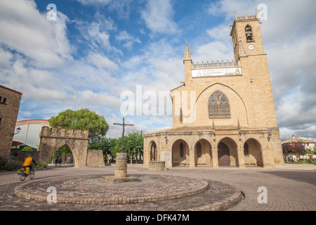 Chiesa di San Juan Bautista in Obanos village, Navarra, Spagna Foto Stock