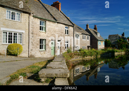 UK,Dorset,Swanage,Church Hill,Cottages & Mill Pond Foto Stock