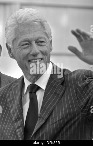 New Haven, Connecticut, Stati Uniti d'America. Il 5 ottobre 2013. Bill Clinton Uniti Hillary Rodham Clinton presso la Yale Law School di sabato. La sig.ra Clinton ha accettato un premio alla sua alma mater, dove si è laureata 40 anni fa. Ottobre 5, 2013 Credit: Visual&scritto SL/Alamy Live News Foto Stock