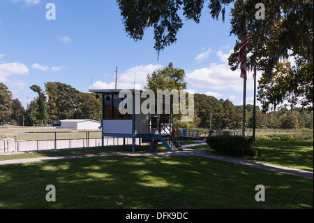 Burrell Blocco di navigazione e la diga situata nella contea del lago Leesburg, Florida USA JOHNS acqua di fiume SJRWM DI GESTIONE Foto Stock