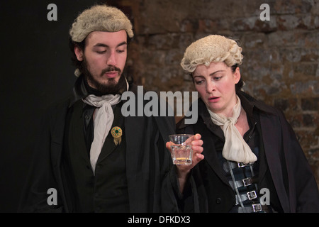 Adattamento teatrale di 'un racconto di due città' di Charles Dickens al re la testa Theatre, Londra Foto Stock