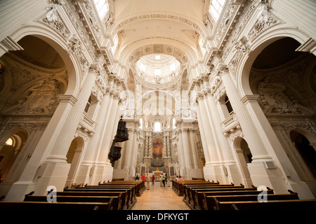 Interno della cattolica Chiesa teatina di San Gaetano di Monaco di Baviera, Germania Foto Stock