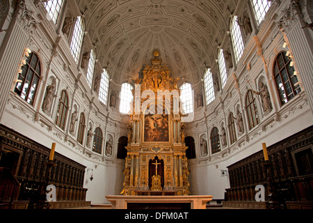 Interno della cattolica chiesa gesuita di San Michele a Monaco di Baviera, Germania Foto Stock