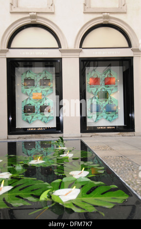 Italia Lombardia Milano Via Montenapoleone Giorgio Armani fashion shop Foto Stock