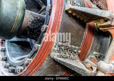 Una vista di un vecchio AC slip-ring motore ad induzione, accoppiati elettricamente e meccanicamente ad un generatore di corrente continua Foto Stock