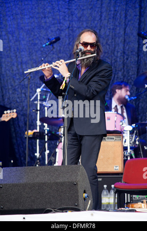 Warren Ellis di Nick Cave e i Bad Seeds effettuando al Glastonbury Festival 2013 Foto Stock