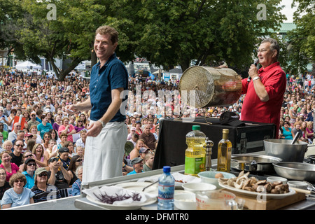 Lo Chef Bobby Flay demo di cottura a Great New York State Fair. Foto Stock