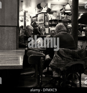 Il Bistro nel Ventesimo arrondissement di Parigi Foto Stock