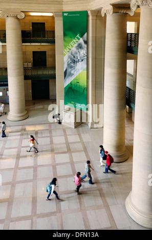 Edificio 7 all'interno del campus del MIT Foto Stock