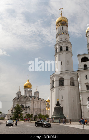 Il campanile di Ivan il Grande, la cattedrale dell'Arcangelo, lo zar-Bell aka Tsarsky Kolokol, lo zar Kolokol III, o la campana reale, il Cremlino, Mosca Foto Stock