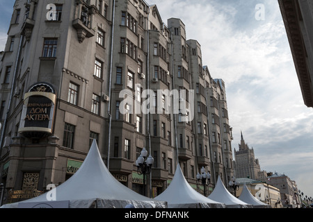 Ulitsa Arbat (via), con il Ministero degli Affari Esteri, Mosca, Russia Foto Stock