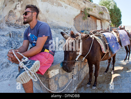 Uomo di asino in appoggio Lindos Grecia Foto Stock